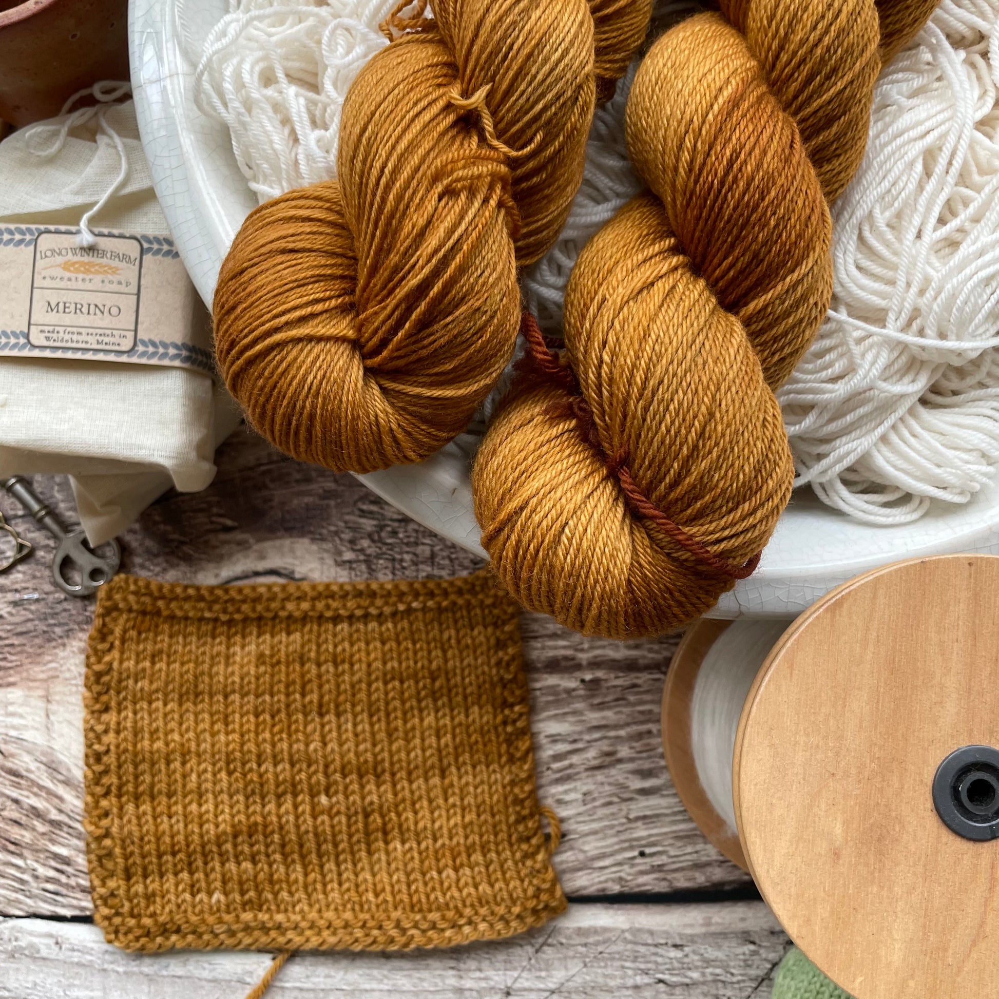 ontheround: uniquely hand dyed yarn & fiber